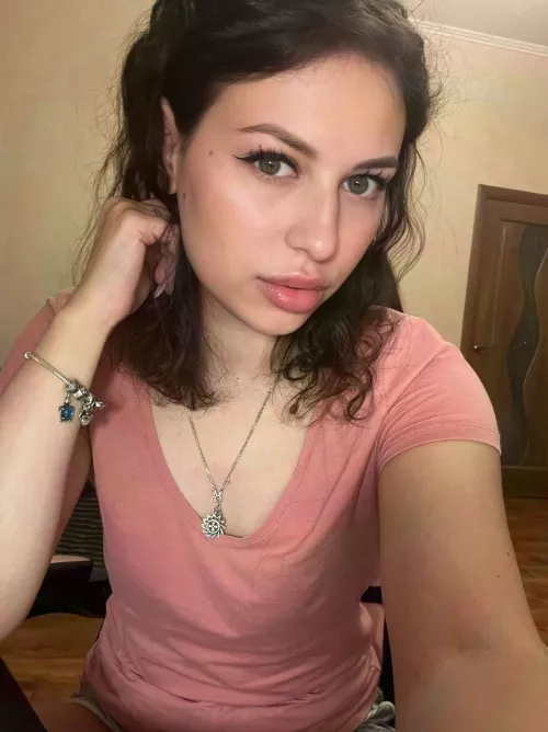 u think I’m pretty? by Jealous_Banana6324