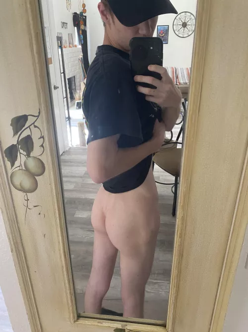 Walking around with no pants makes me so horny by hunghoncho-101