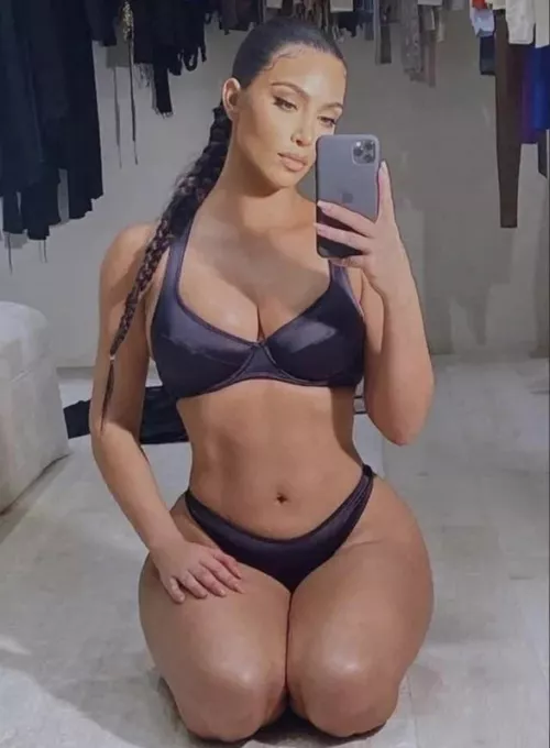 Woke up just now with a fat boner to the queen😈 by Prestiged_Shadow