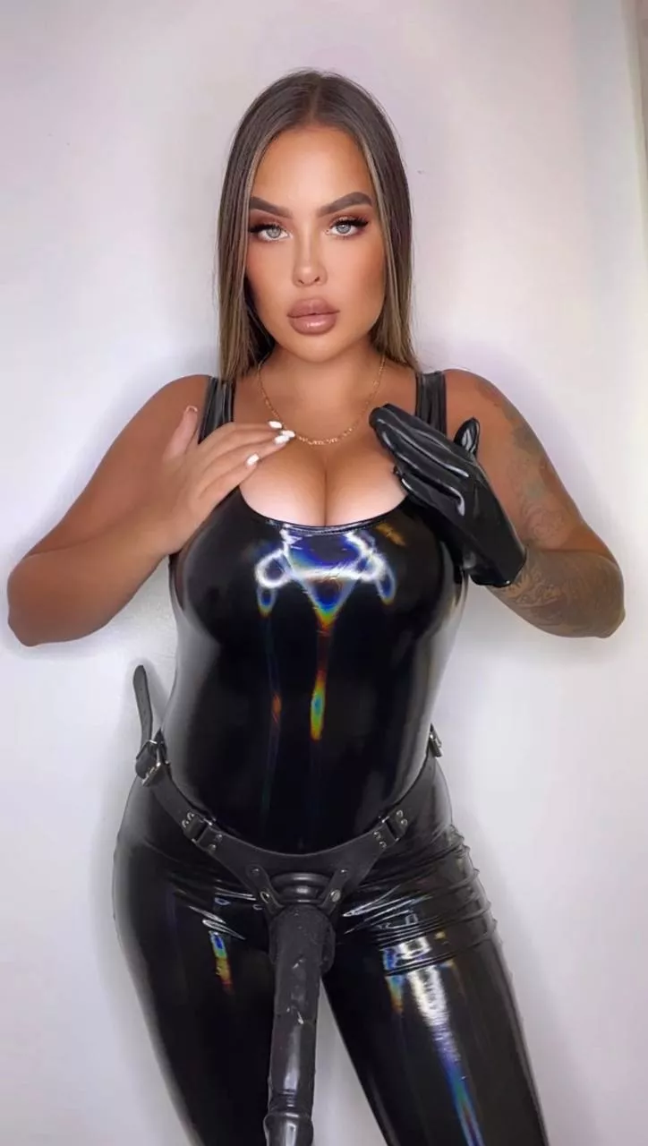 Aren't you the naughtiest? Mommy's gonna teach you a lesson. posted by Robyn_inked