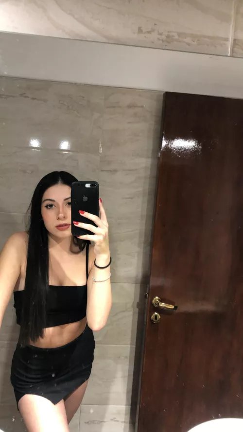 checking the quality of my brother's phone, i give it 6/10 by NewClassroomz