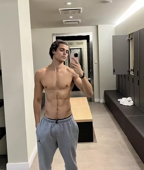 Do girls like grey sweatpants? by moolg16