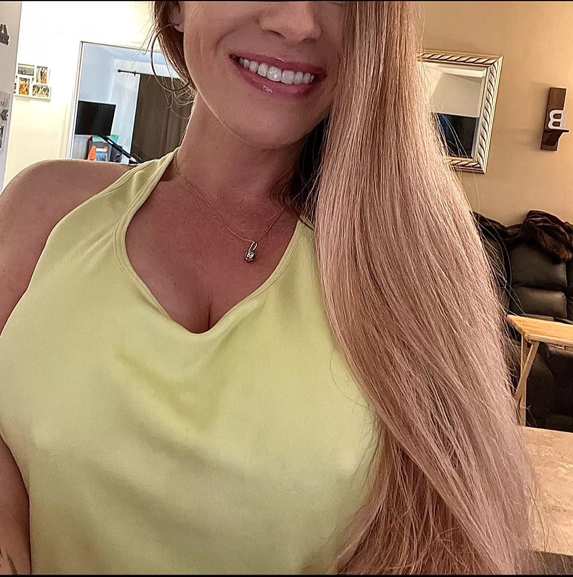 Hey, eyes… down ⬇️ posted by bri12starr