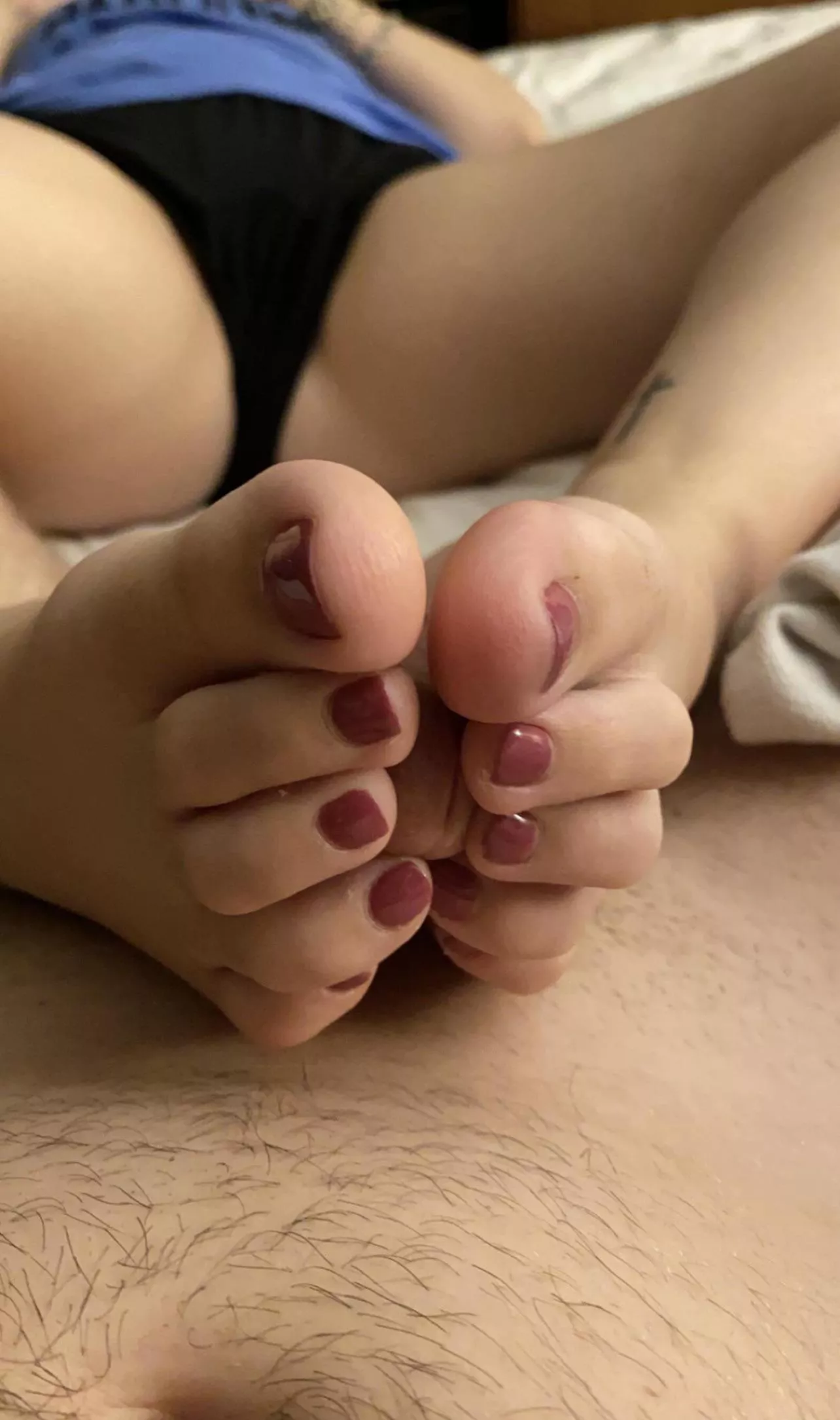 I love dick between my feet 🥵 posted by prettylillfeet