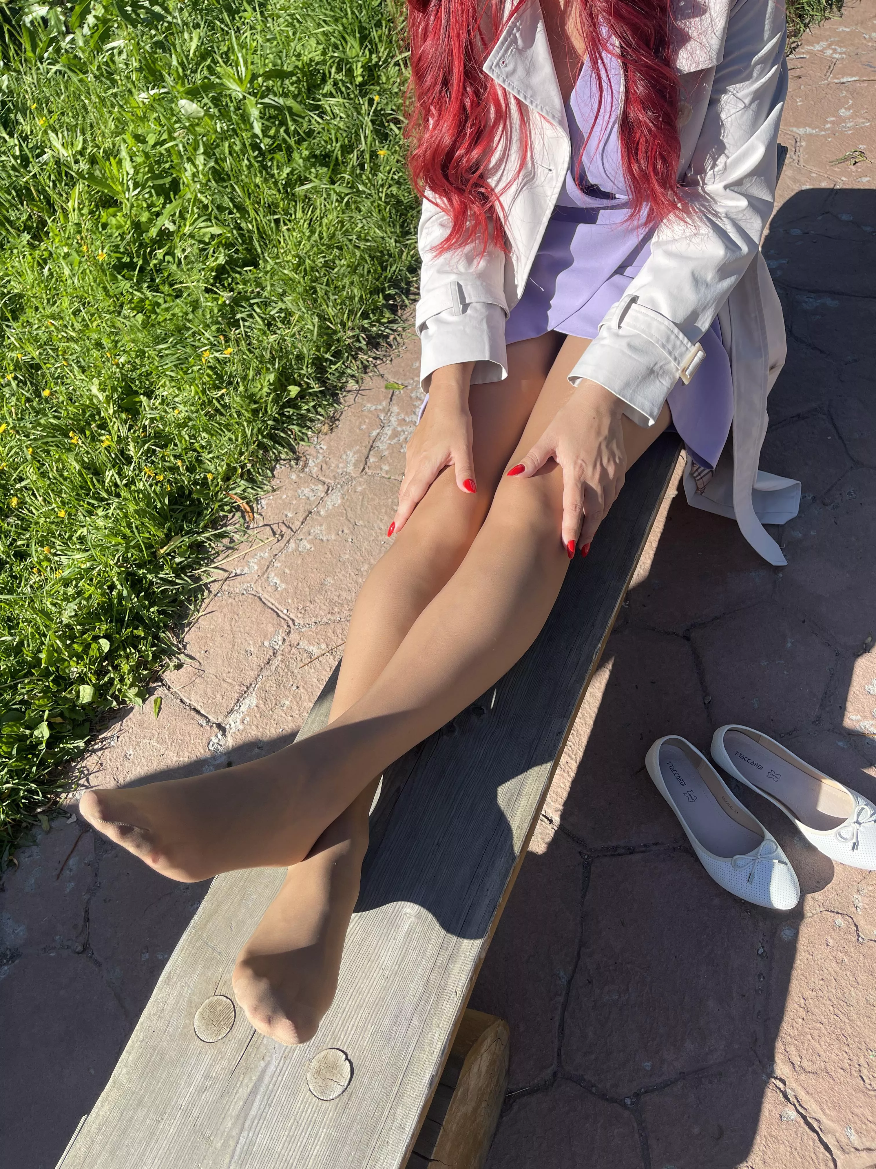 In tan pantyhose posted by Anabel_in_nylon