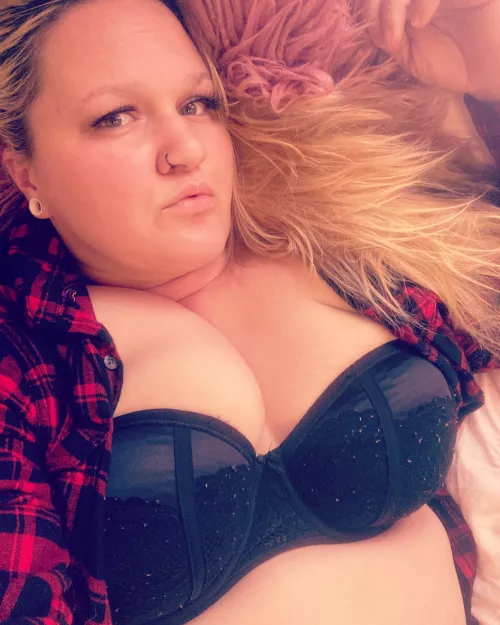 I’ve always wanted to be with another girl but haven’t had the chance by oilfieldvixen