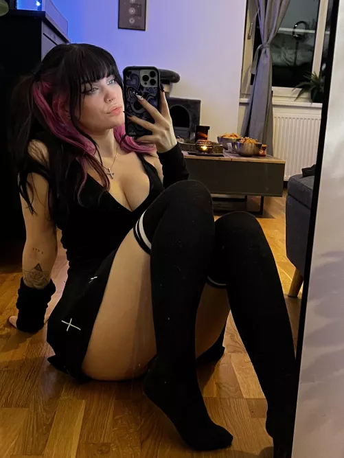 Nudes everyday anyone?👻⬇️ by yourbabelu