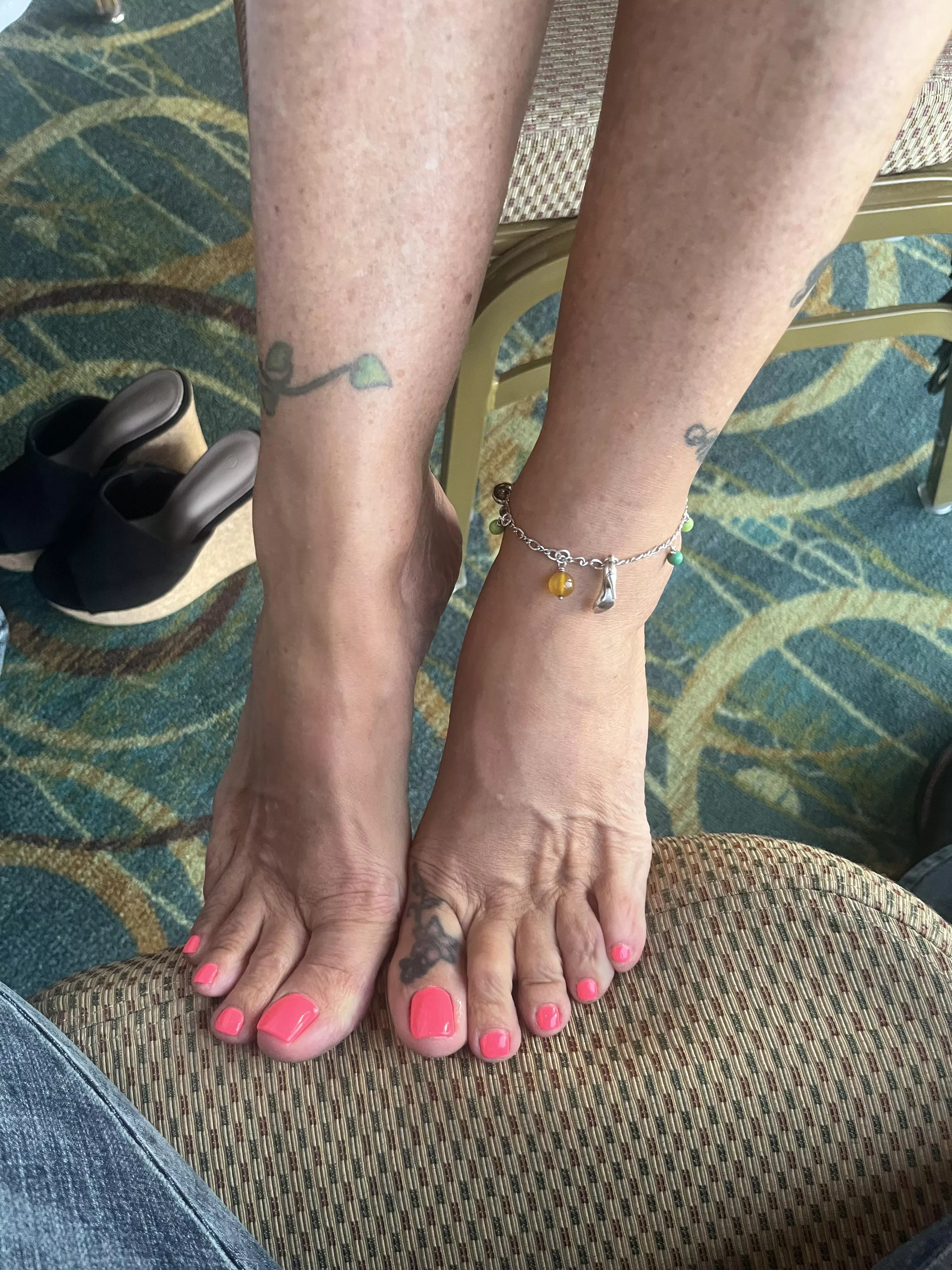 Sexy toes!! posted by Flimsy-Exit-9326