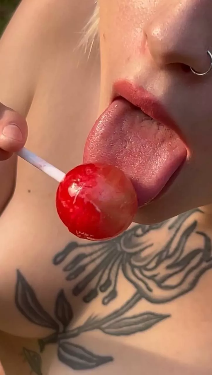 So tasty lolipop in my mouth posted by ObjectivBus