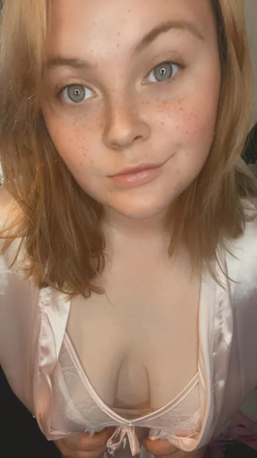 Sorry for looking tired, I’ve just woke up by EeveeGracex