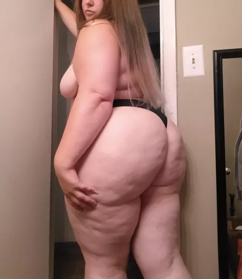 Venus Callipyge by comeinsidemeetthemrs