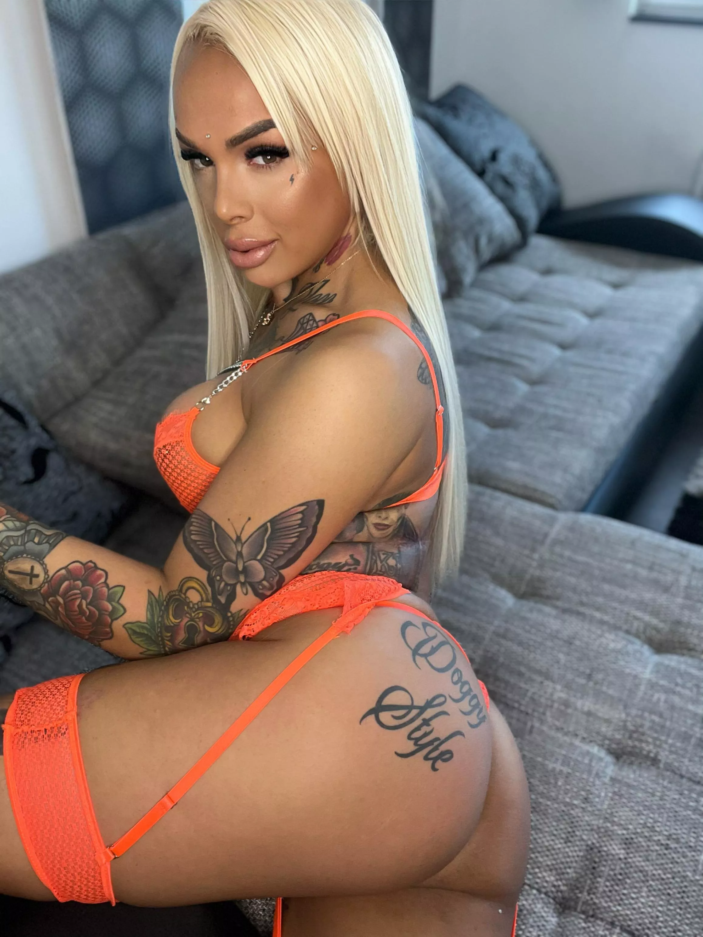 What would you do first, eat my ass or suck my tits? 😋 posted by popsiclesqueeze