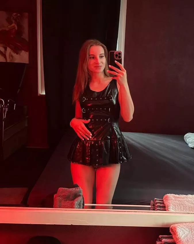 Who's going to be a good submissive tonight...? posted by theexaltedpropensity