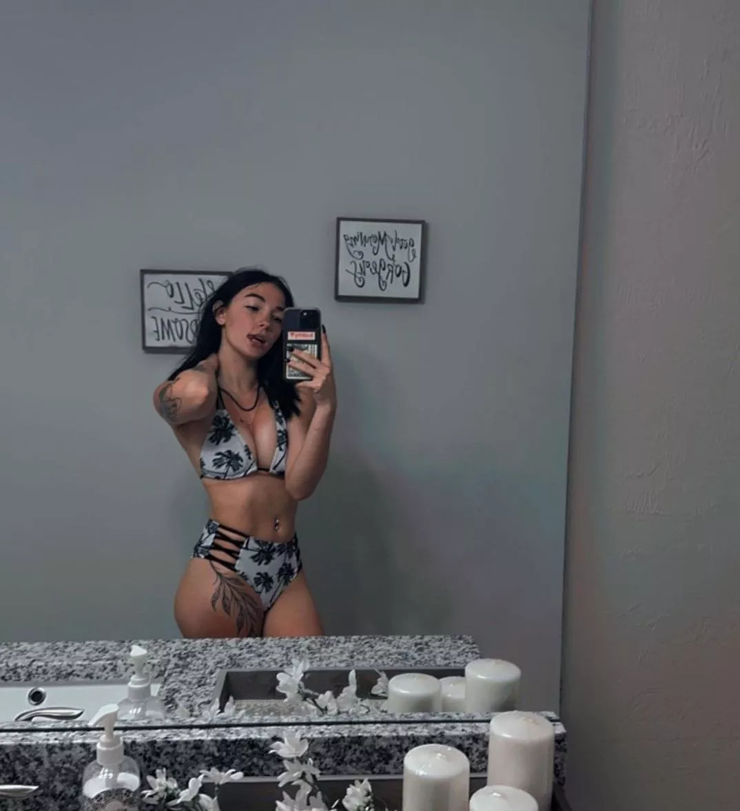 a small brunette posted by babygirl1443