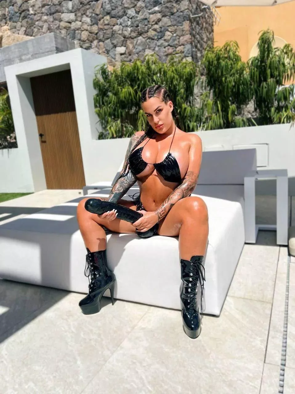 Anybody know who this is posted by Glittering-Contact46