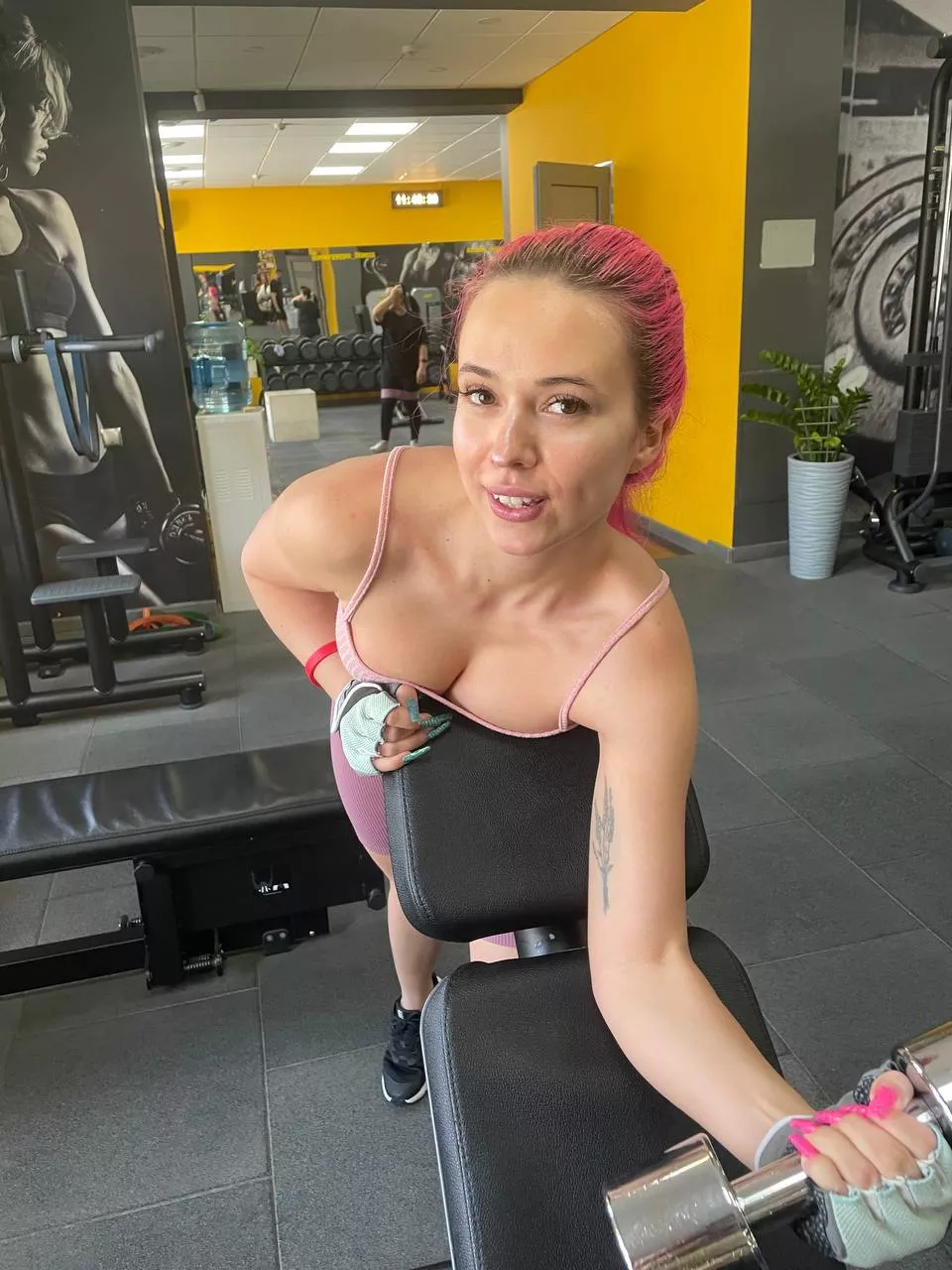 Building my muscles [f] posted by CharmingMistress