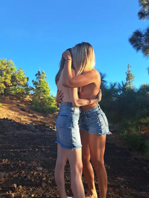 Dis you know that a long hug raises the quality of life? by vulpesnudista