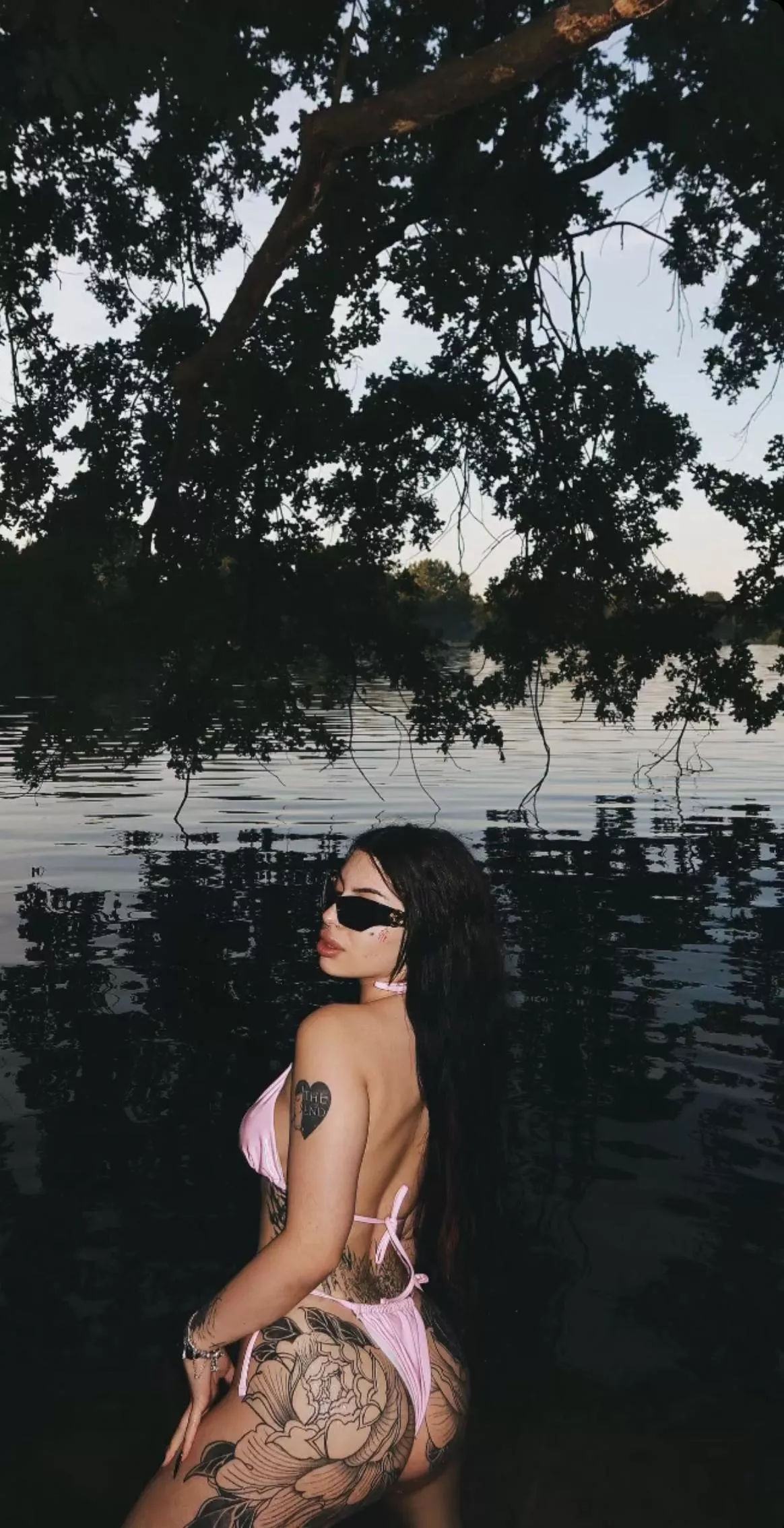 Drop a Y if you love thicc goths posted by Blvckitty