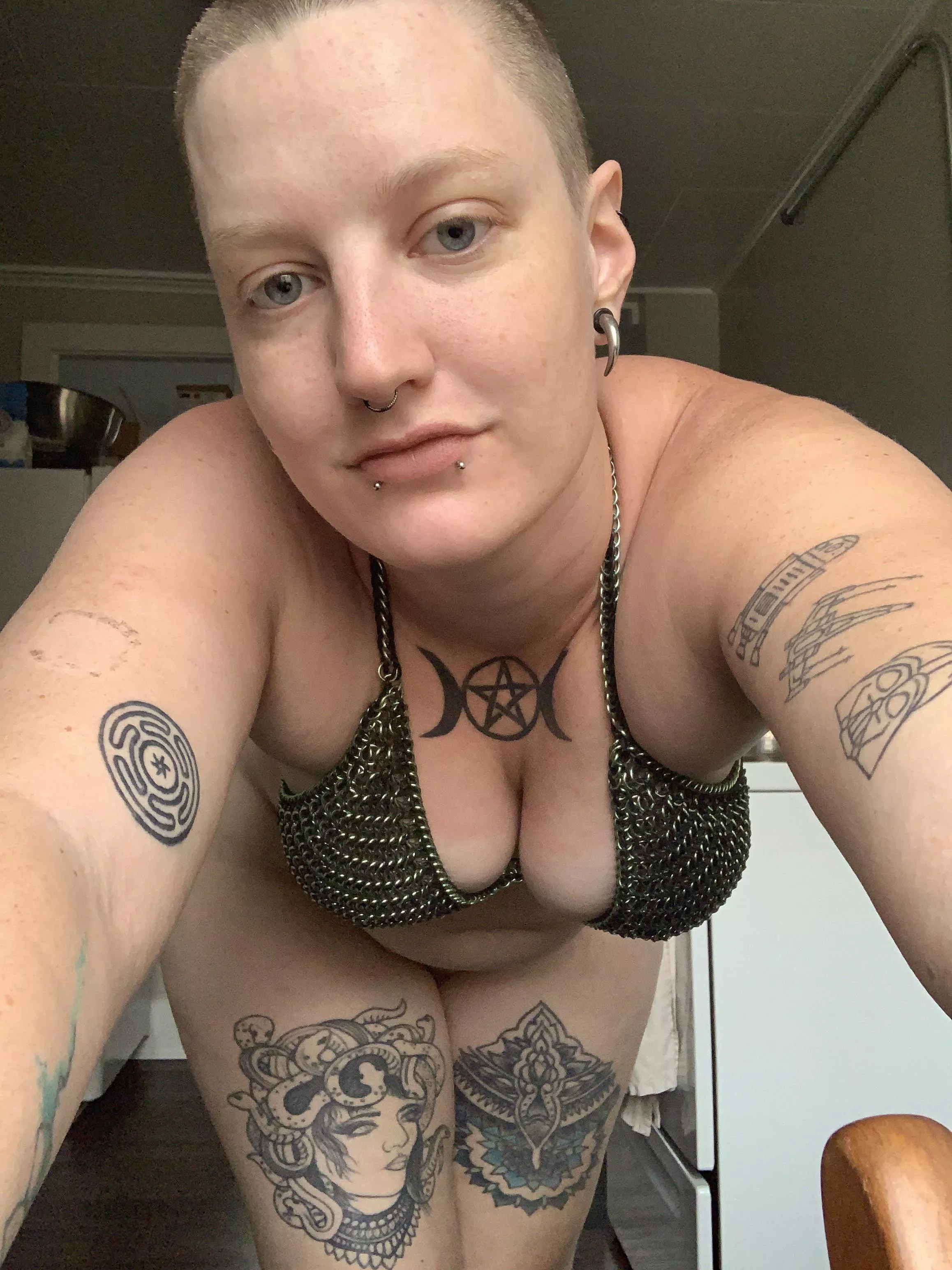 Got some accurate femme armor posted by Goddex_Meg