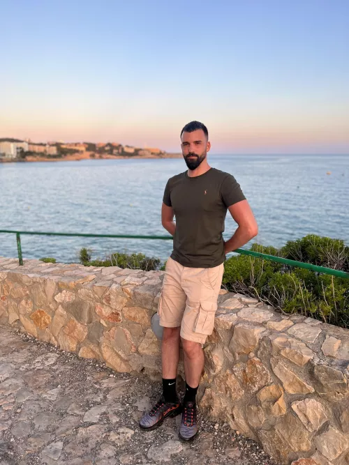 Holiday 🌅 by longlegsb