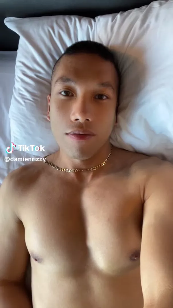 How do I look? posted by damienrizzy