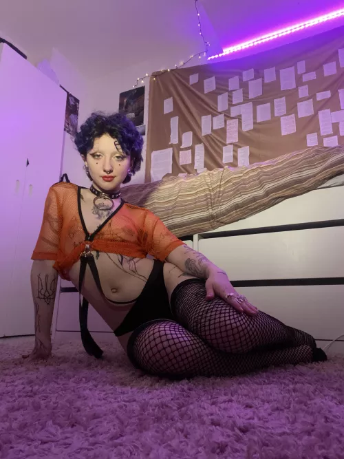 I love this crop top by rowdy_bouncy