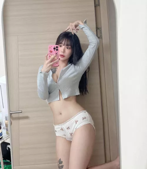 If you noticed me, Hi! by RabailZoya