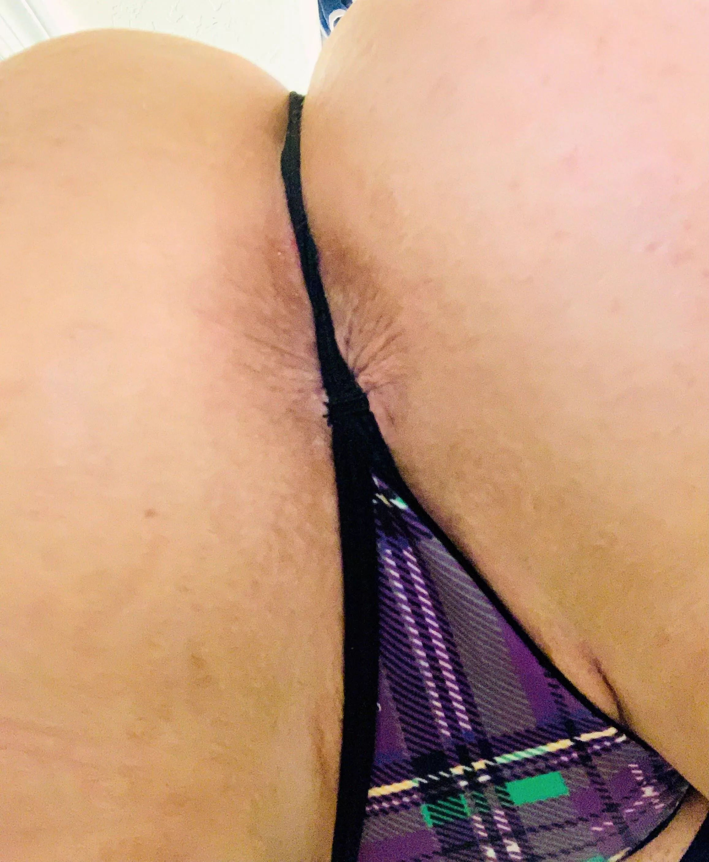 I’m thinking plaid looks pretty good on me.. posted by witchy301