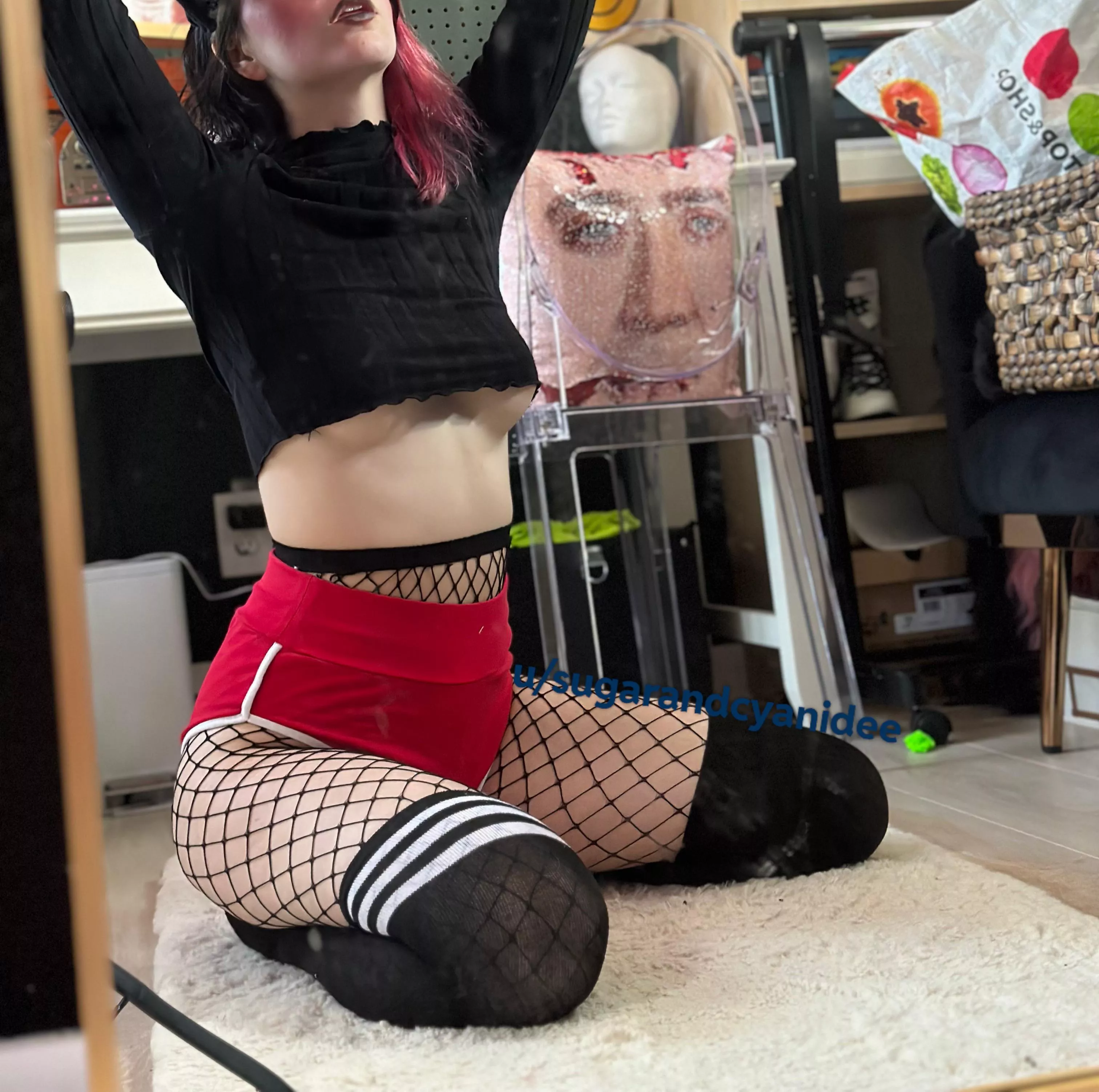 Just a lil looksie today🥰 posted by sugarandcyanidee