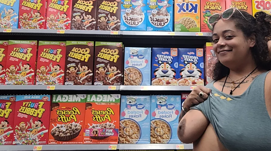Love grocery shopping with my tits out and having all the old men look my way by kittysloot99