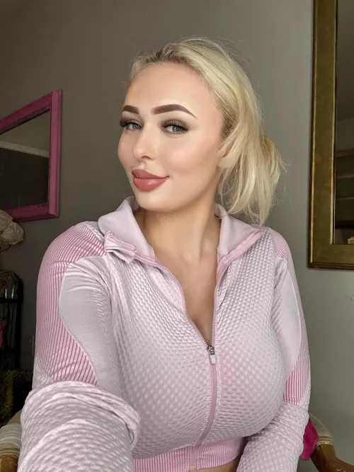 @moody.malishka by beedle_kyle