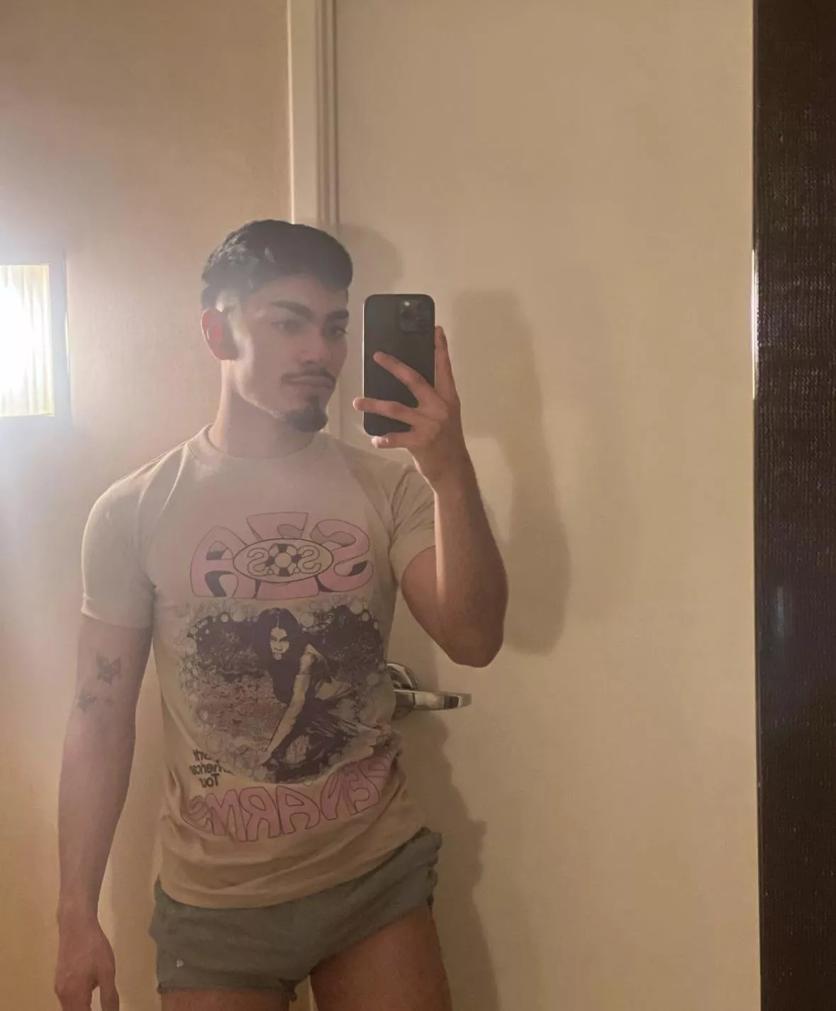 Need to get more graphic t-shirts in my closet ! posted by xaviieeerx