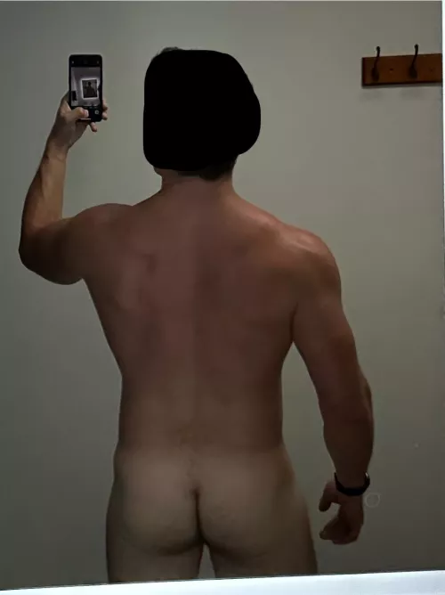 Nice 🍑 for a 40yo? by hughharder