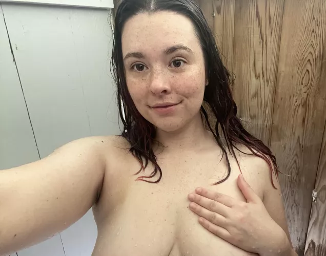 selfies in my outdoor shower :) by ellietheelephant29