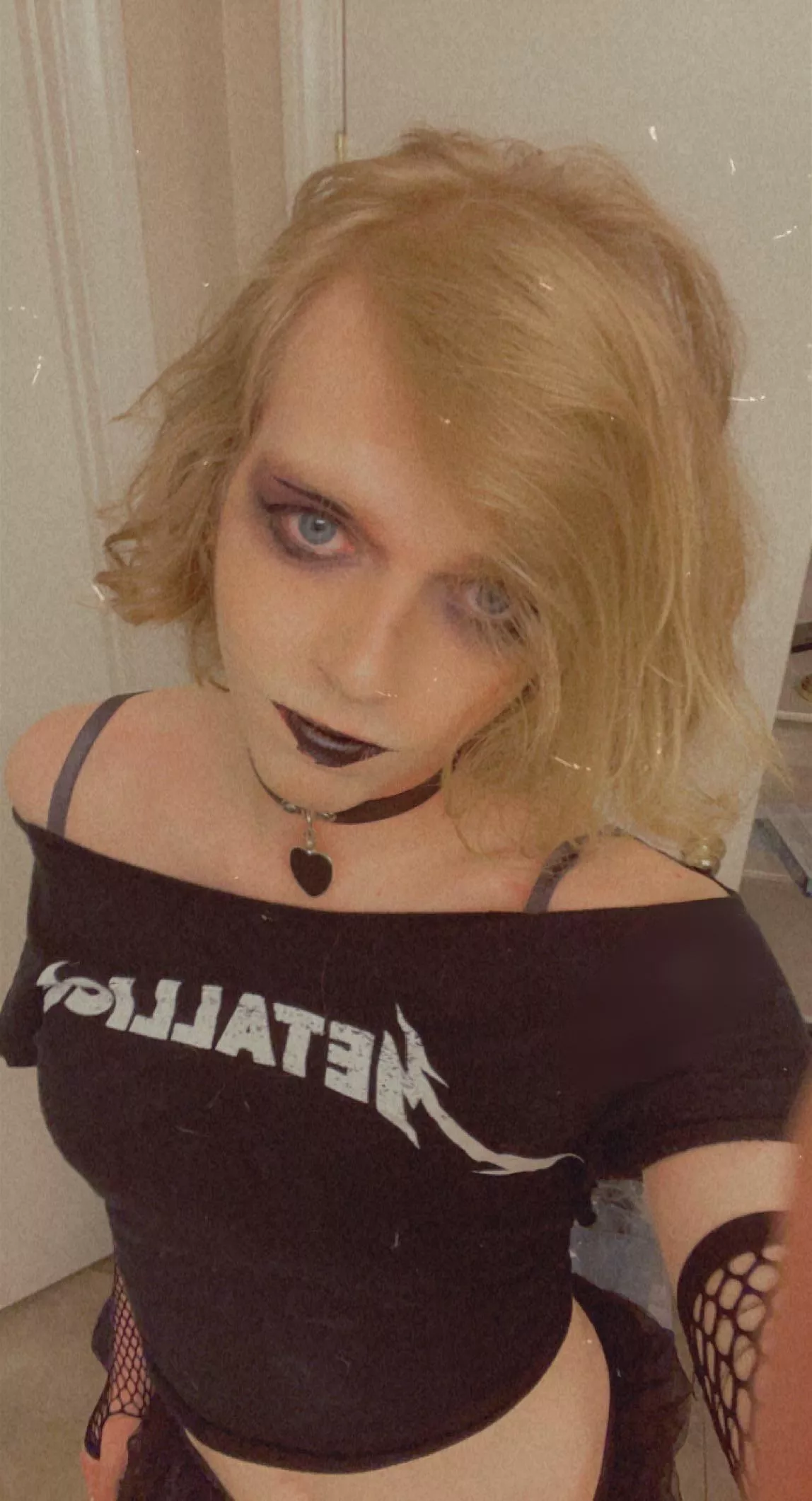 Tell me a fun fact about yourself 🖤 posted by AstonishingCobb