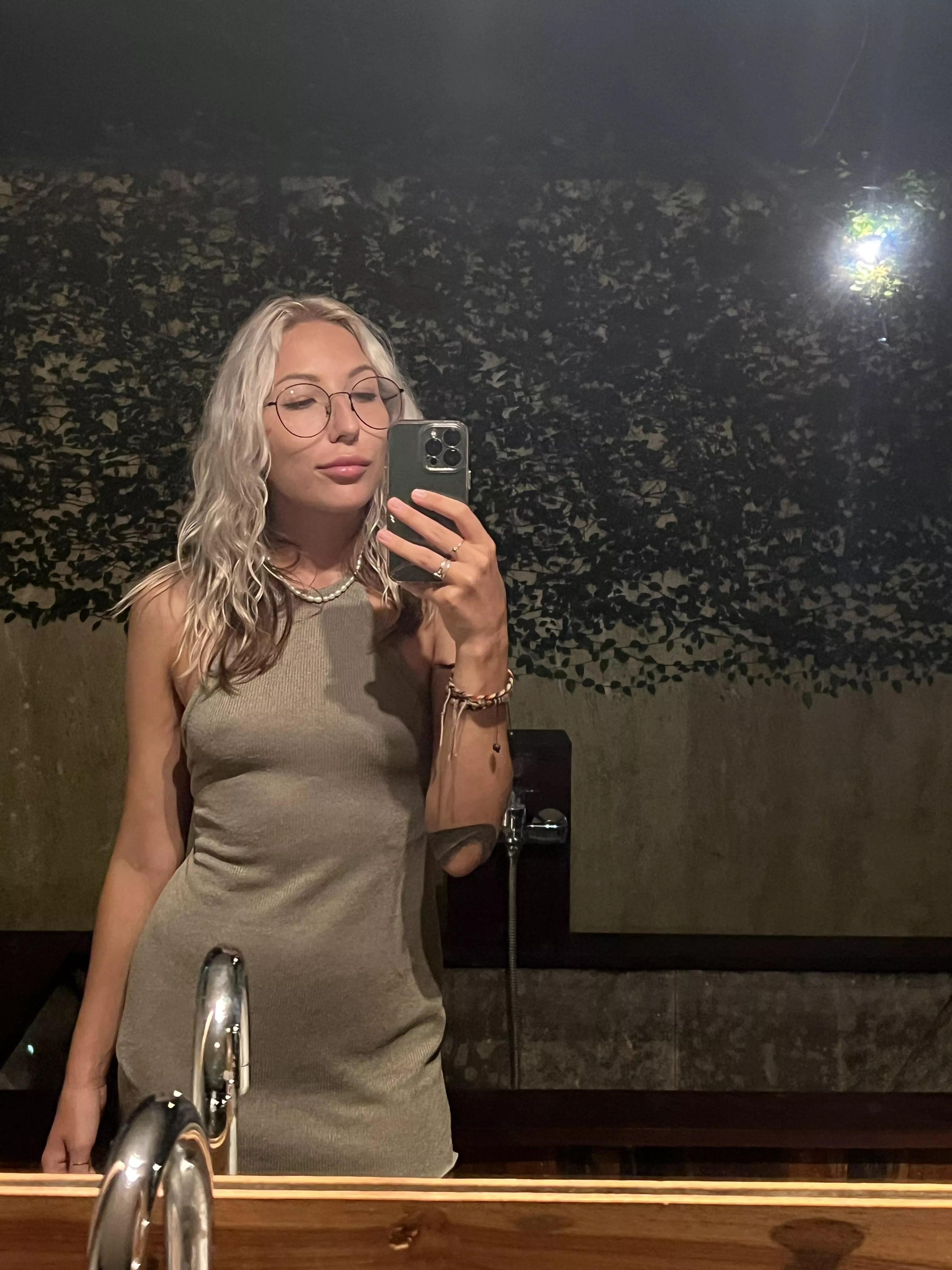 This dress is not for bra posted by Langsynepop158