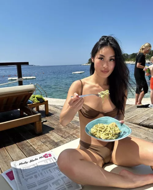 Yummy by notaverage22