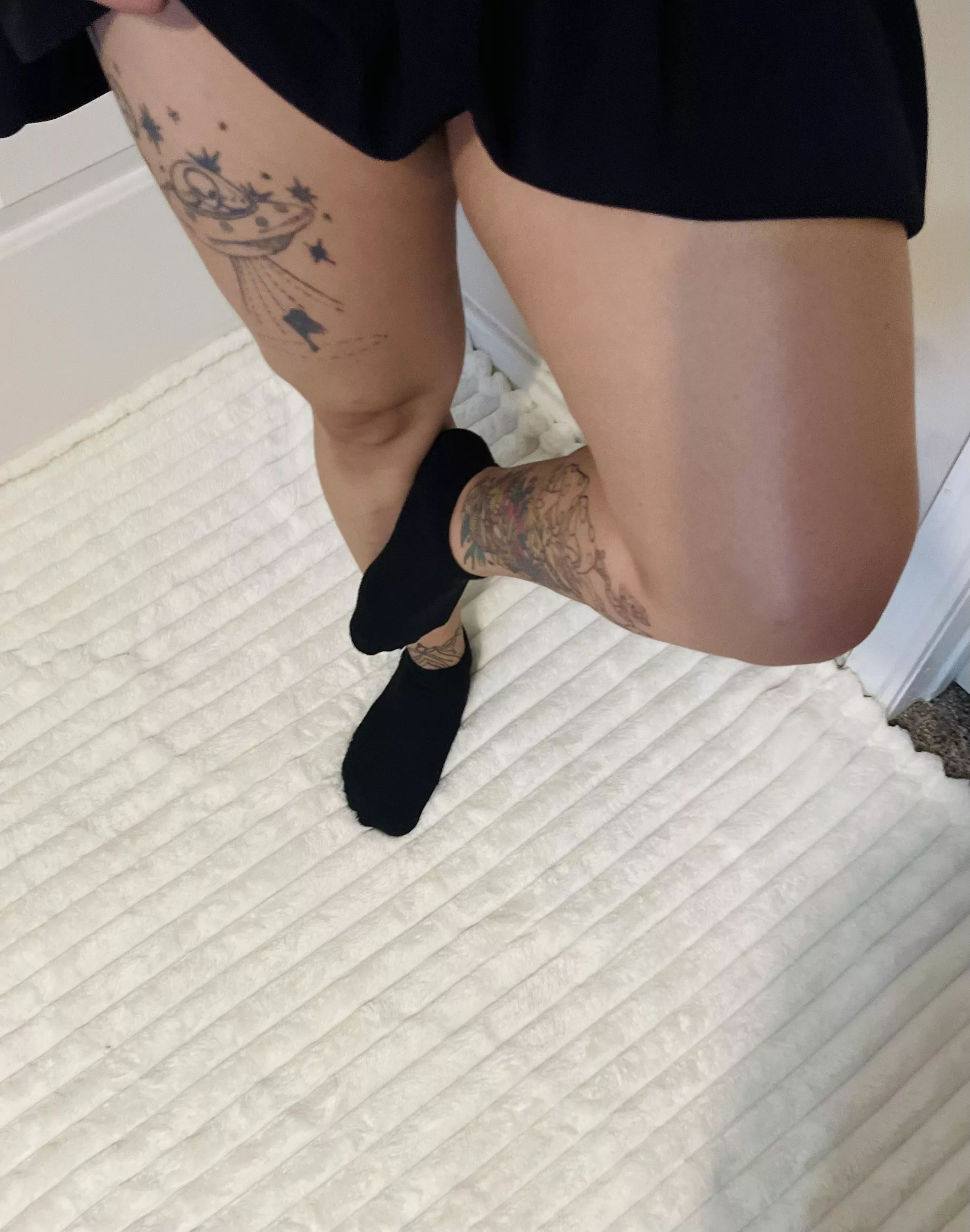 Black ankle socks on my cute feet. posted by Lollipoptoes22
