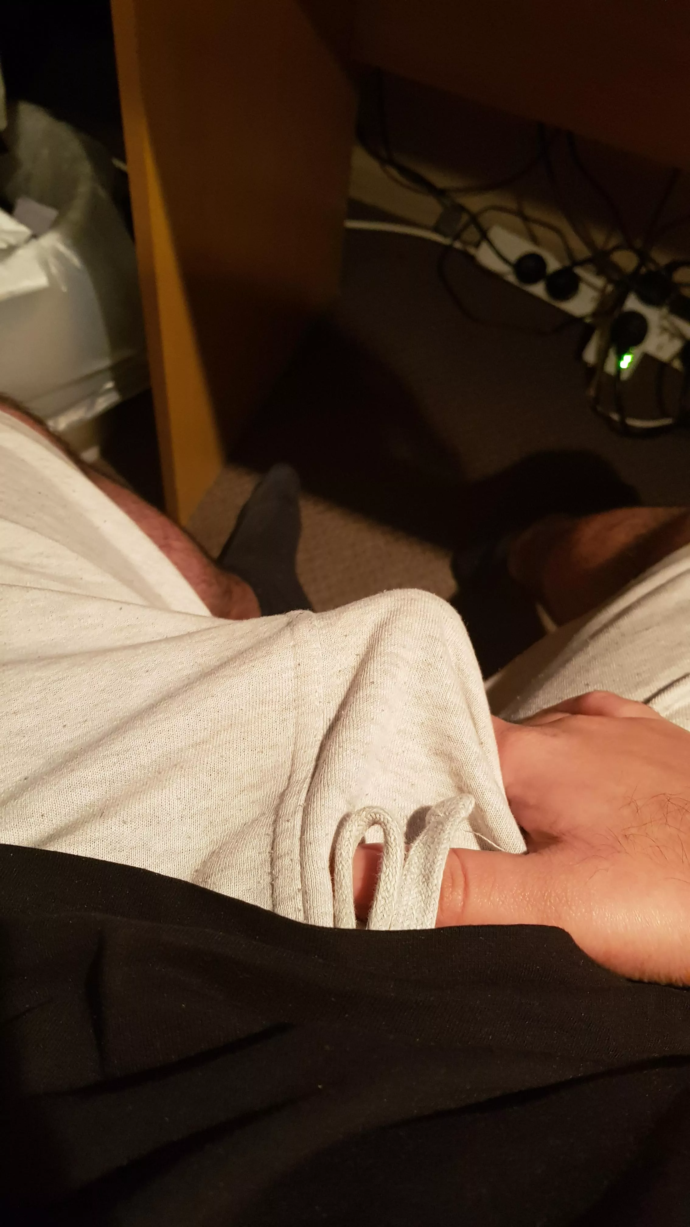 Bulge hiding under shorts posted by Ibtis225