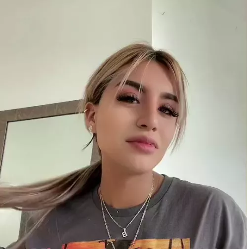 Do you find me attractive? by DanniaScarlett