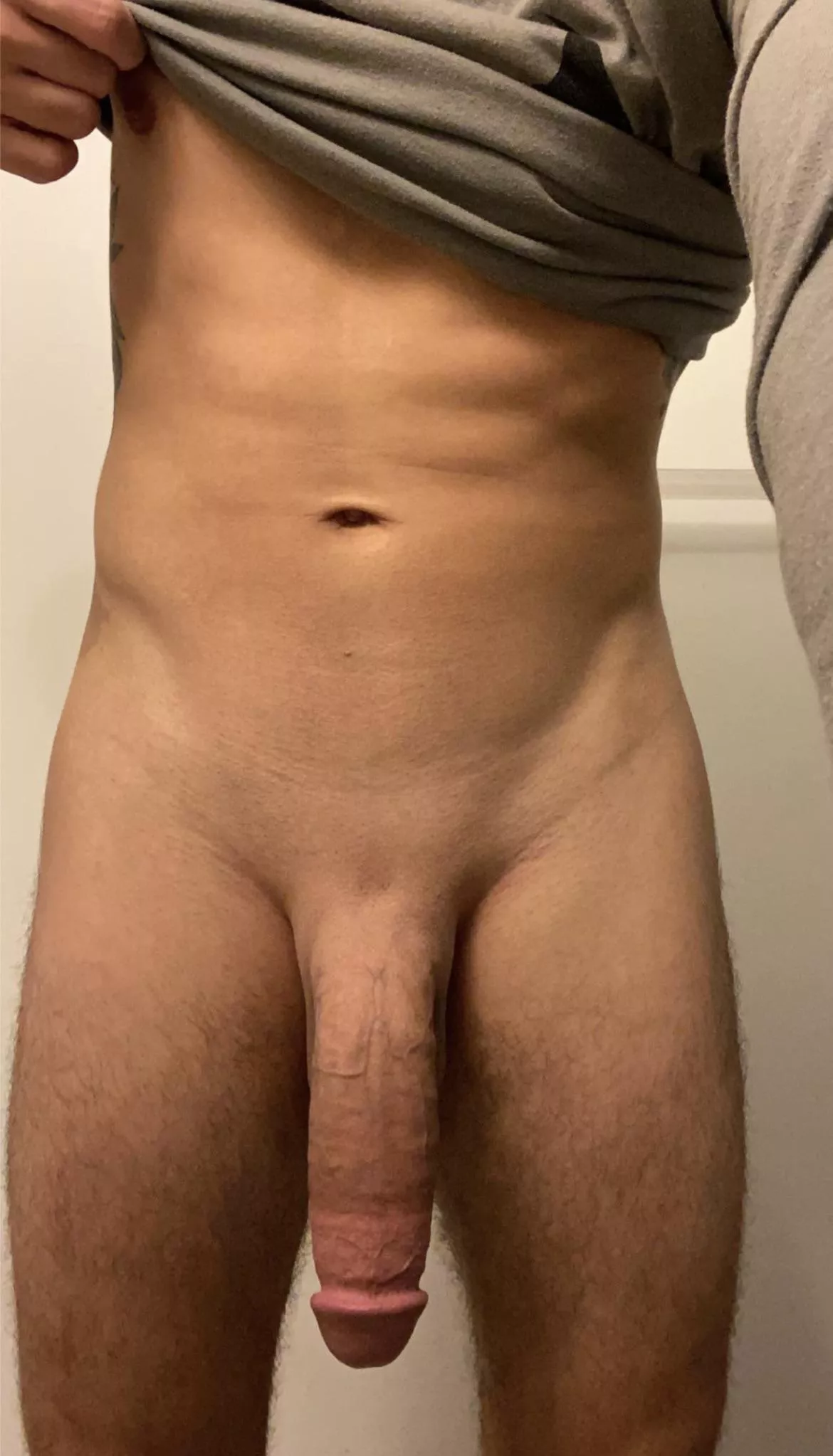 Do you like when dad “accidentally” shows his BWC??? [39] [M] posted by Glorious_Cock