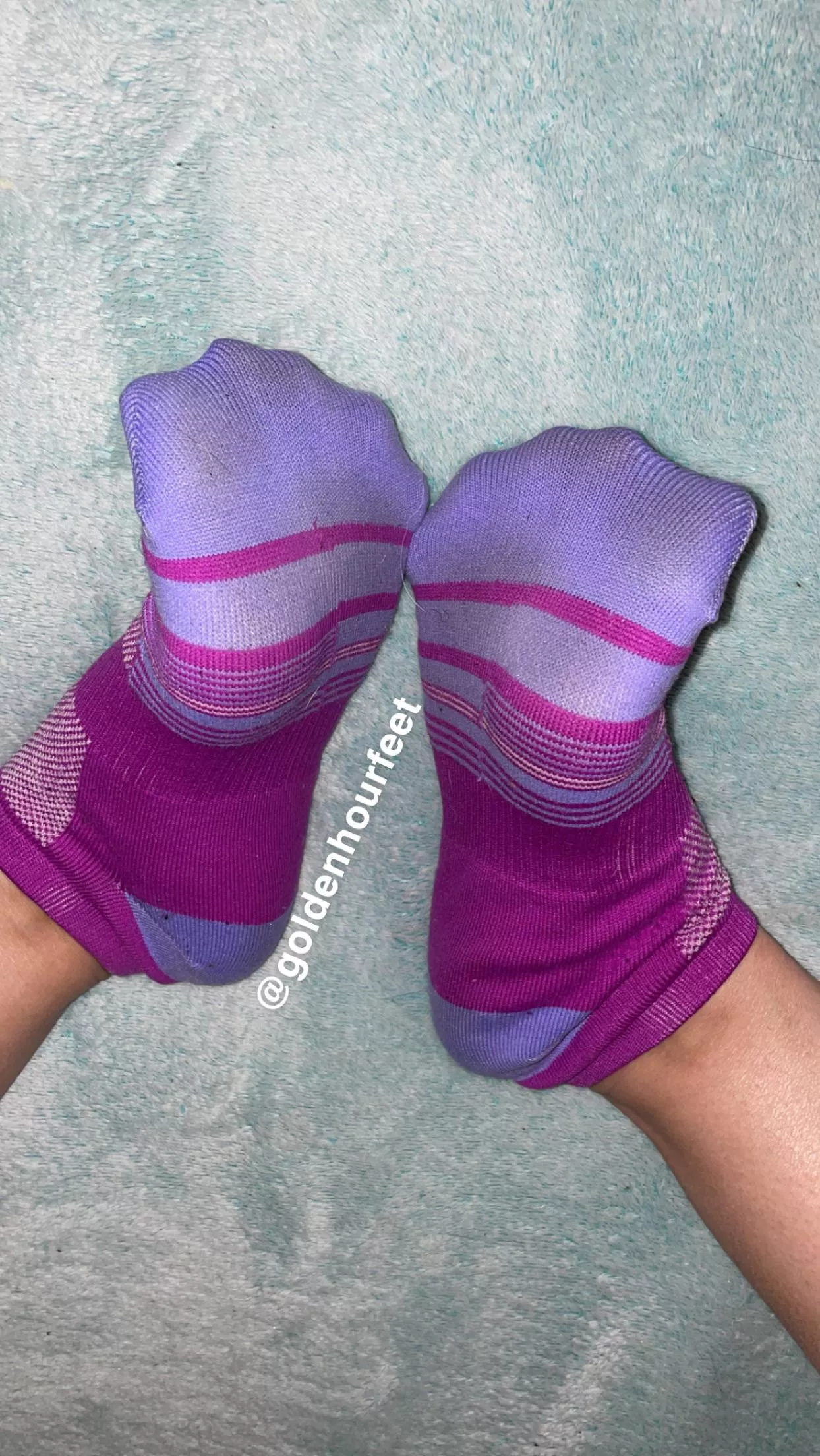 Don’t you wanna smell these? 😈 posted by goldenhourfeet