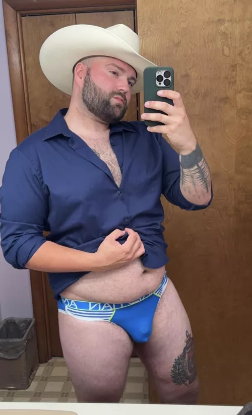 Hat, or no hat? by Bkuhelly