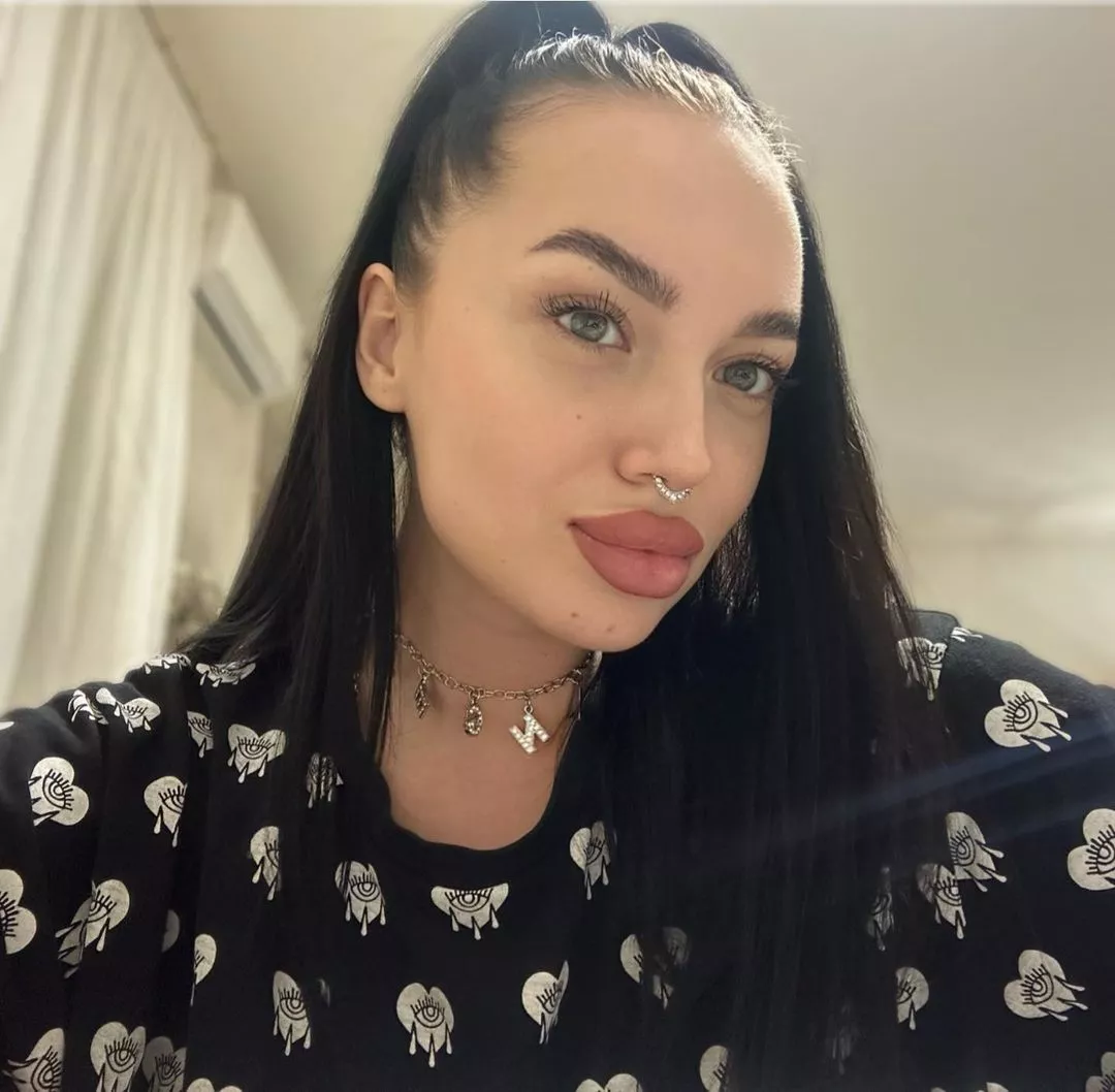 Her new lips are fine , but I miss her old lips they been top tier posted by bimbol0ver