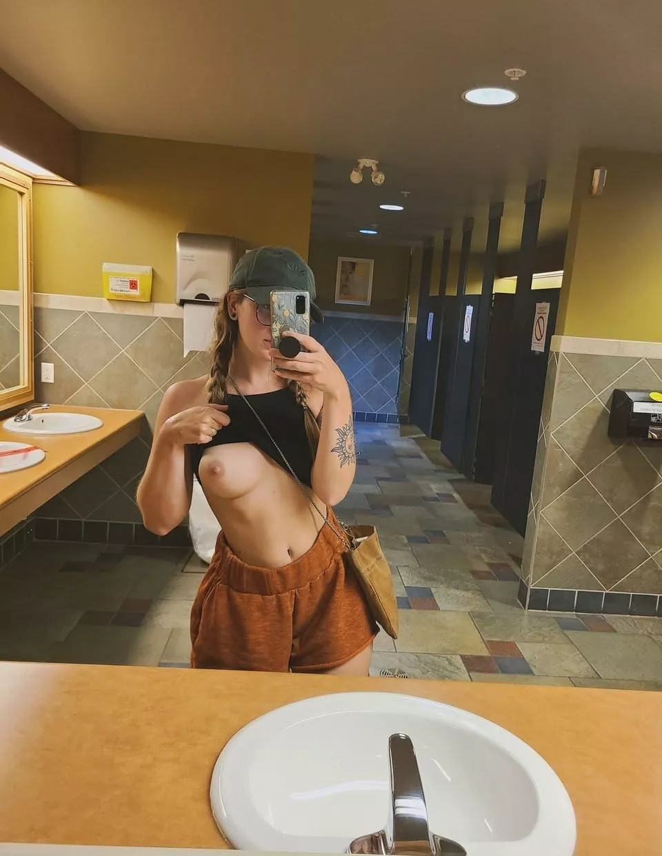 Hit me up for my snap-sparkley.67 💦 posted by BriskRetention