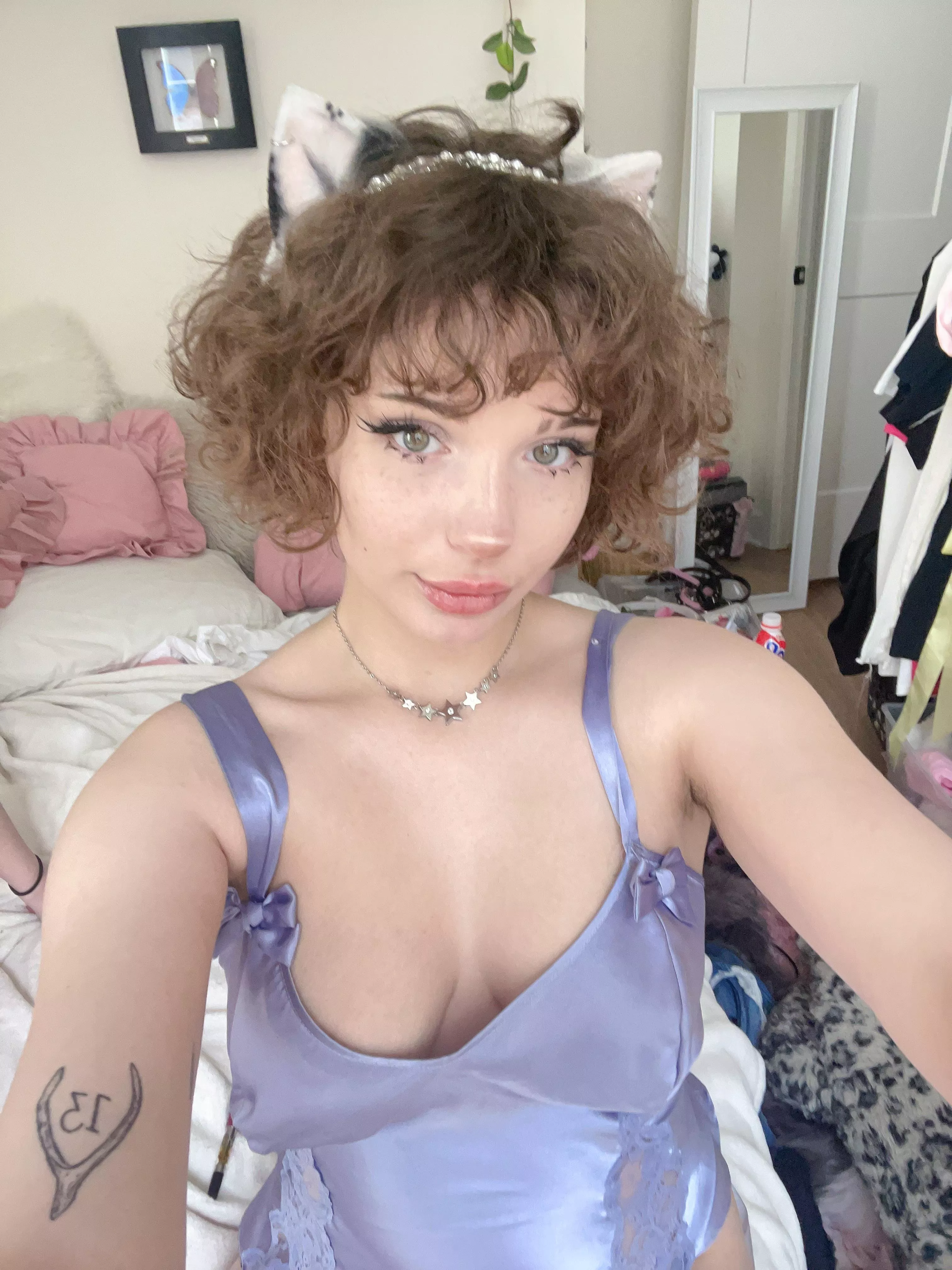 kiss ? lmk posted by realmkitten