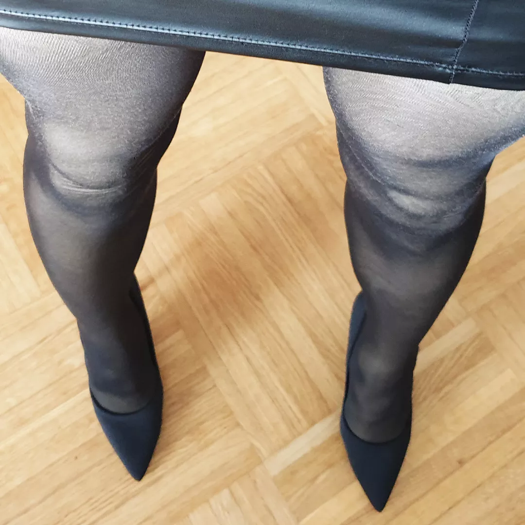 Leather mini skirt & pointy black heels (& wood floor!) posted by luna_vera88