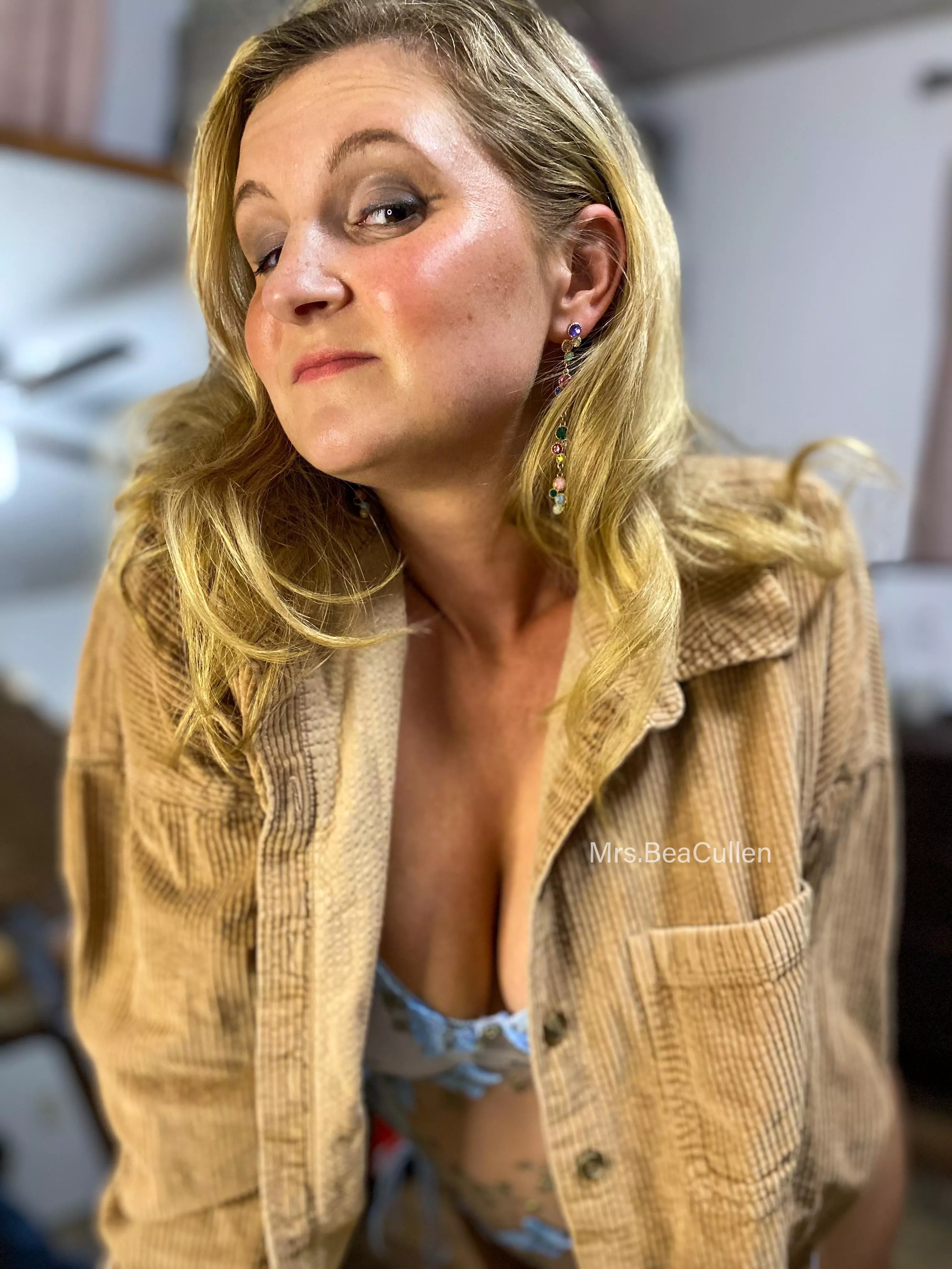 Mildly bossy over here [F] posted by MrsBeaCullen