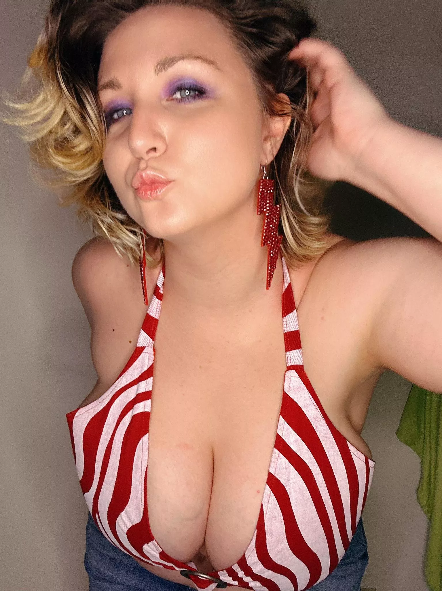 Slide over here and give this slut a lick posted by Krueldy