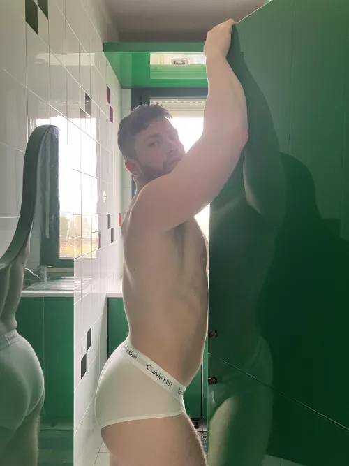 Snack time! by yoursitalianchrus